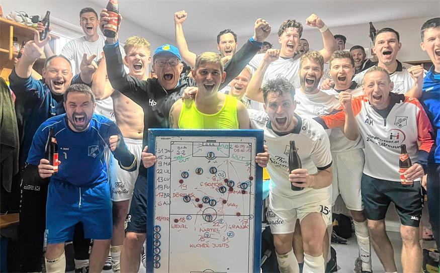 Was für eine Serie! Halbturn jubelte über das 1:0 zuhause gegen Sankt Margarethen. Für die Herglotz-Elf war es schon das vierte Zu-Null-Spiel in dieser Saison. Großen Anteil daran hat Goalie Rene Summer (links vorne).