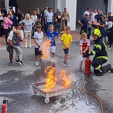 Was tun, wenn es brennt? Bei der Feuerwehr in Draßburg konnte man Löschmaßnahmen ausprobieren.