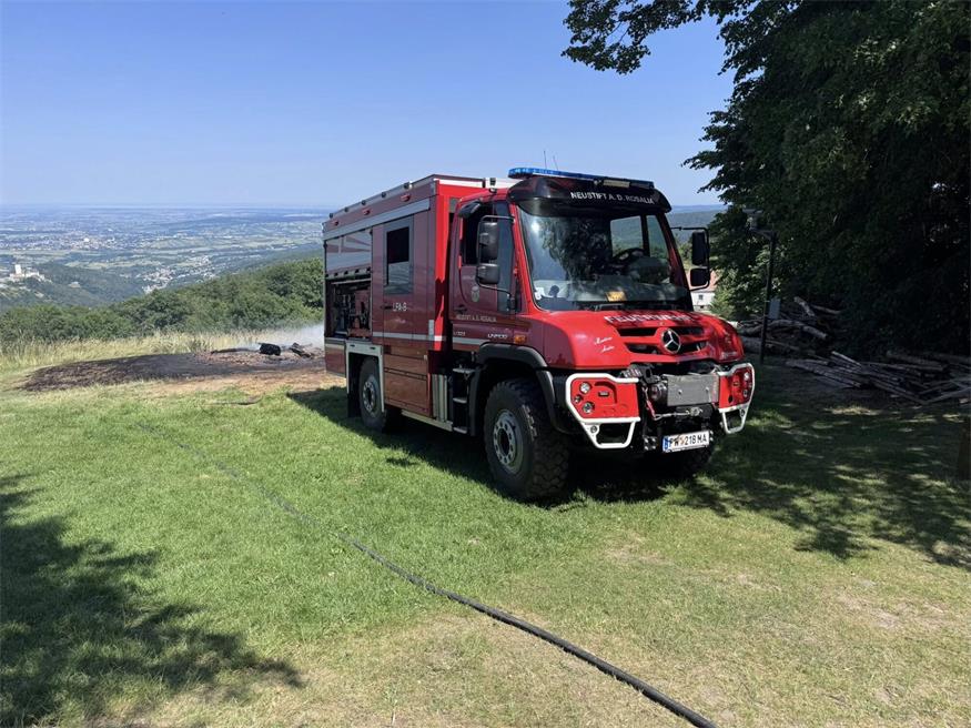 FF-Einsatz: Sonnwendfeuer auf der Rosalia flammte wieder auf!