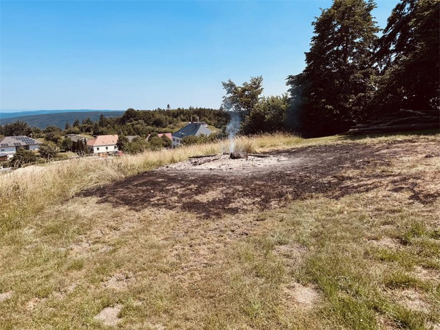FF-Einsatz: Sonnwendfeuer auf der Rosalia flammte wieder auf!