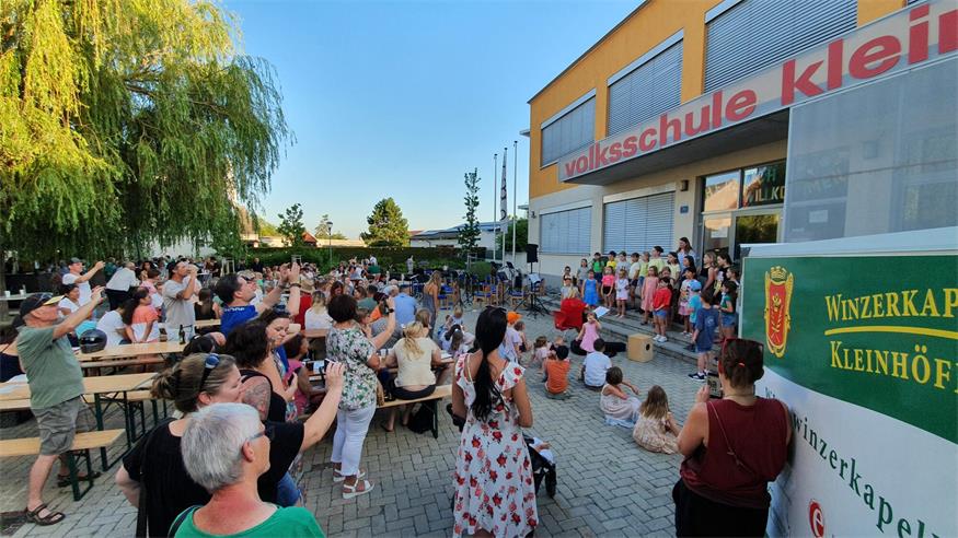 Kleine und große Musiktalente begeistern im Kleinhöfleiner Martinshof