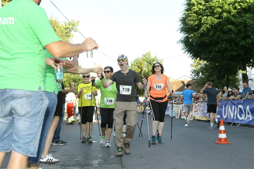 Charity NightRun, oder: Lauffest trifft Straßenfest