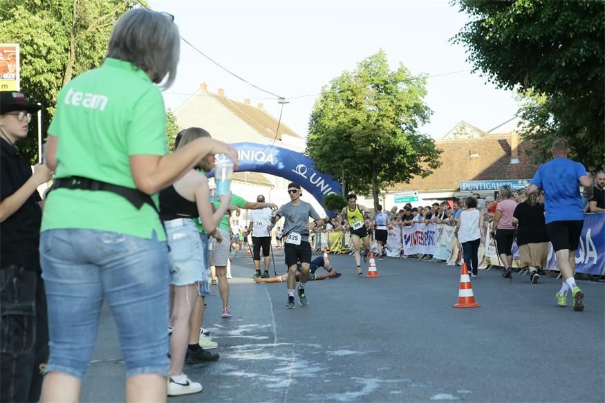 Charity NightRun, oder: Lauffest trifft Straßenfest