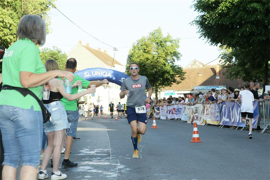 Charity NightRun, oder: Lauffest trifft Straßenfest