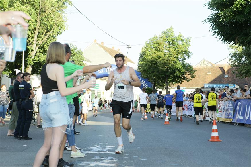 Charity NightRun, oder: Lauffest trifft Straßenfest