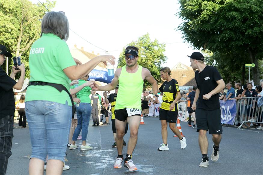 Charity NightRun, oder: Lauffest trifft Straßenfest