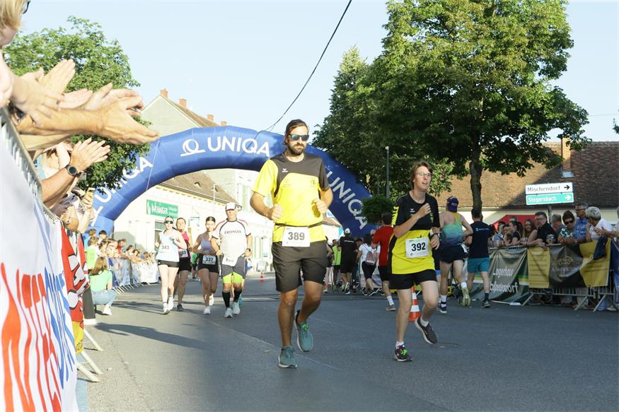 Charity NightRun, oder: Lauffest trifft Straßenfest