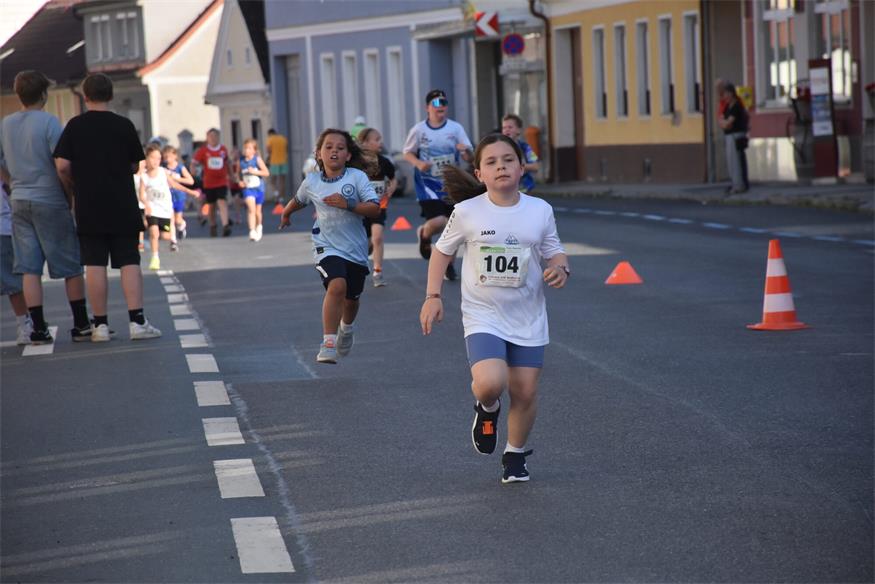 Charity NightRun, oder: Lauffest trifft Straßenfest