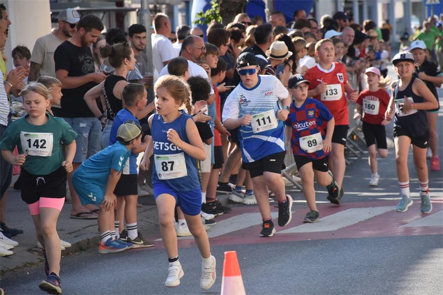 Charity NightRun, oder: Lauffest trifft Straßenfest