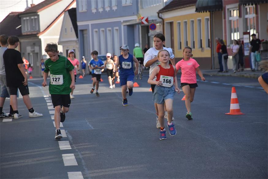 Charity NightRun, oder: Lauffest trifft Straßenfest