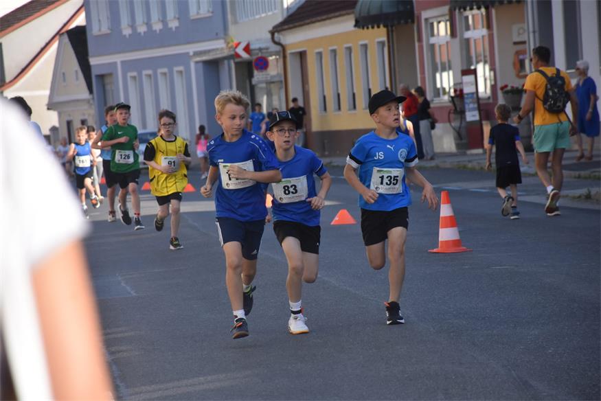Charity NightRun, oder: Lauffest trifft Straßenfest