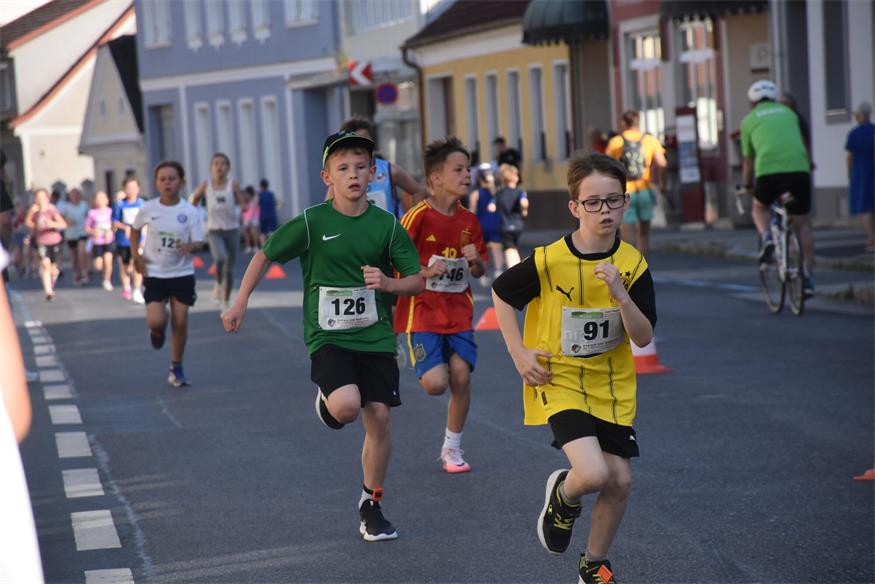Charity NightRun, oder: Lauffest trifft Straßenfest