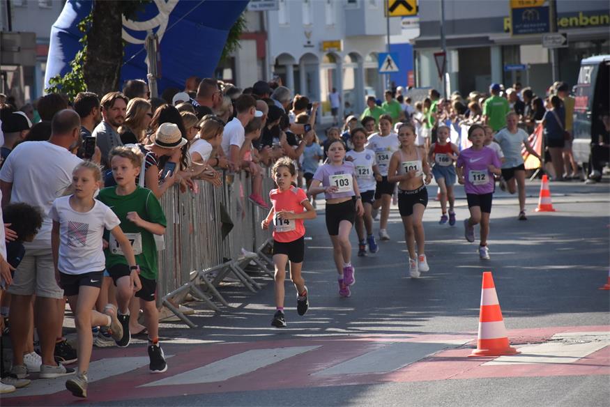 Charity NightRun, oder: Lauffest trifft Straßenfest