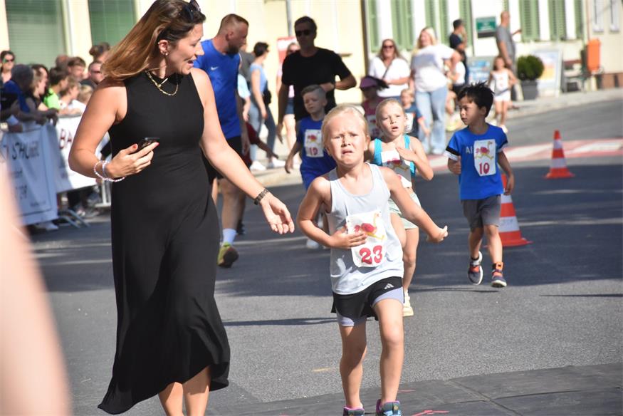 Charity NightRun, oder: Lauffest trifft Straßenfest