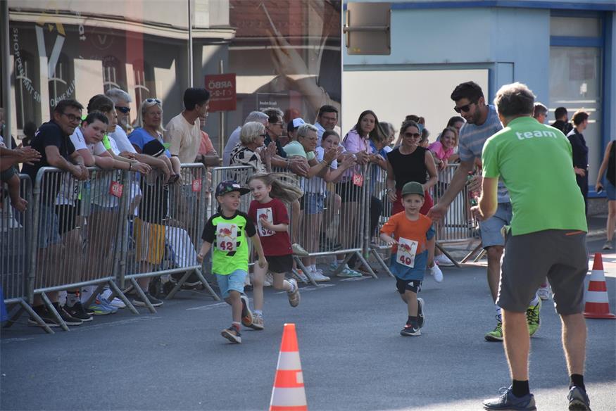 Charity NightRun, oder: Lauffest trifft Straßenfest