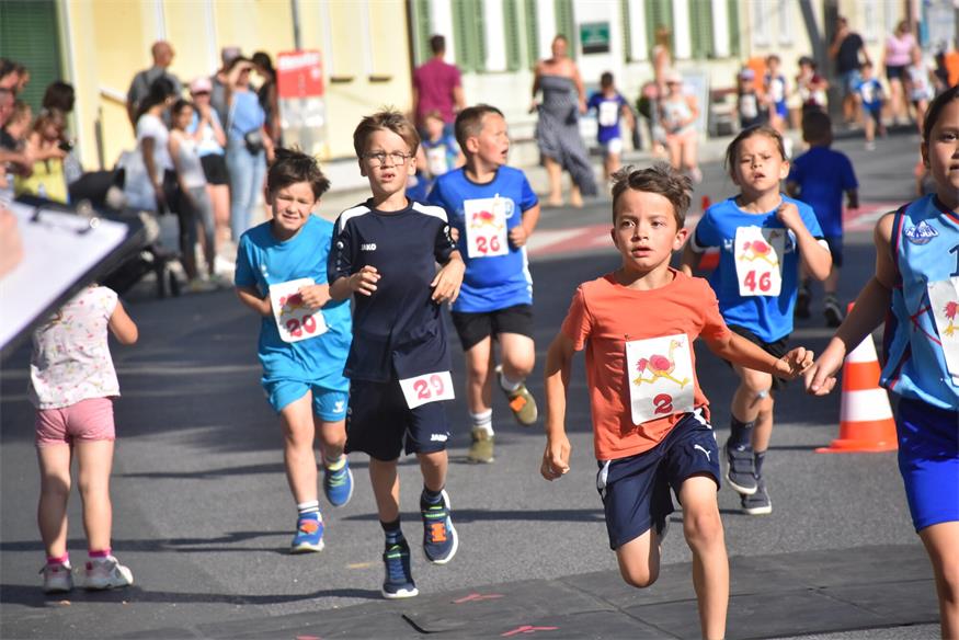 Charity NightRun, oder: Lauffest trifft Straßenfest