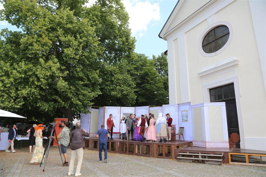 Nestroy unter freiem Himmel: Theater Sommer Parndorf gibt Vorgeschmack