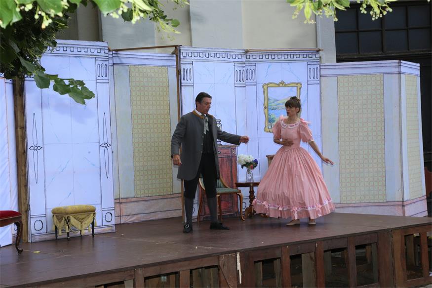 Nestroy unter freiem Himmel: Theater Sommer Parndorf gibt Vorgeschmack