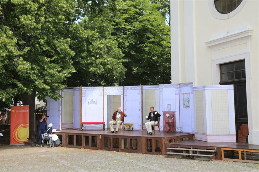 Nestroy unter freiem Himmel: Theater Sommer Parndorf gibt Vorgeschmack
