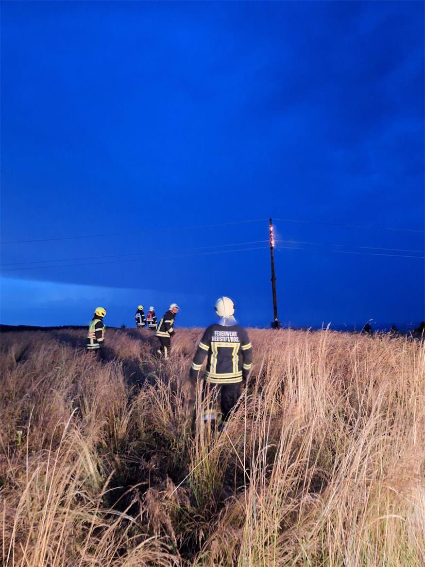 Strommast geriet in Brand
