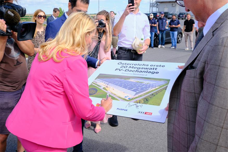 Zurndorf: XXXLutz präsentiert Europas zweitgrößte Dach-PV-Anlage
