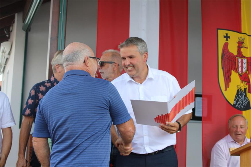 Pilgersdorf: 50 Jahre und 12 Geehrte im Zeichen der gelben Filzkugel