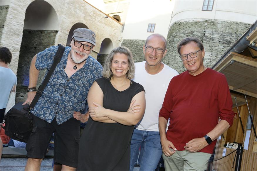 „Under the Bridge“ feierte Premiere in Schlaining