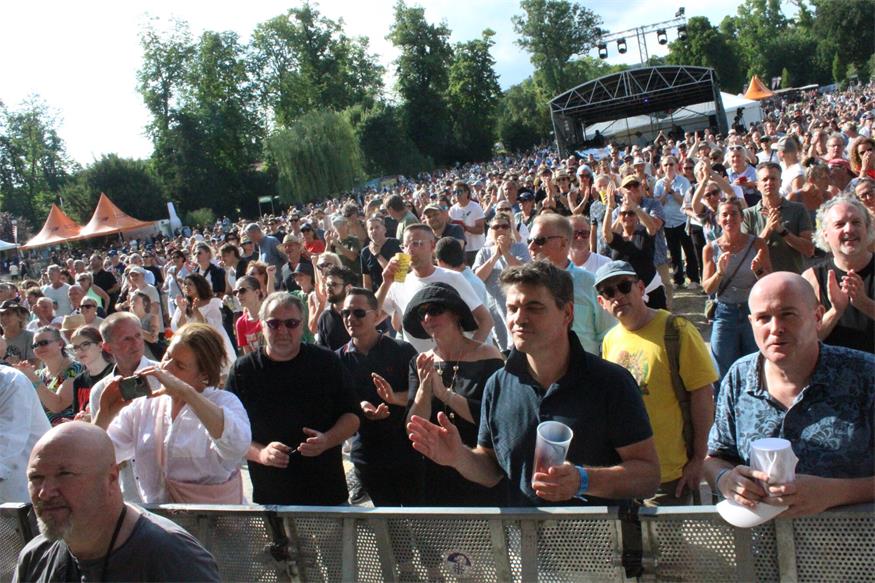 Perfekter Festivalstart im Schlosspark: Butterfly dance!