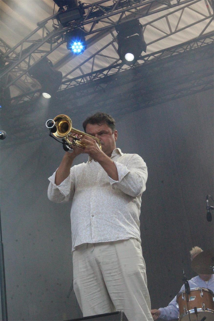 Perfekter Festivalstart im Schlosspark: Butterfly dance!