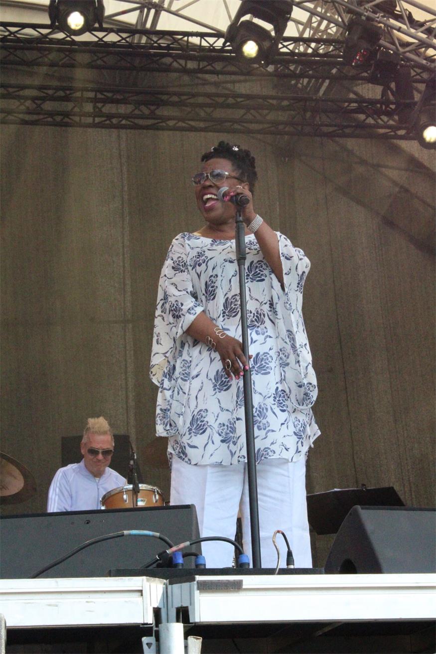 Perfekter Festivalstart im Schlosspark: Butterfly dance!