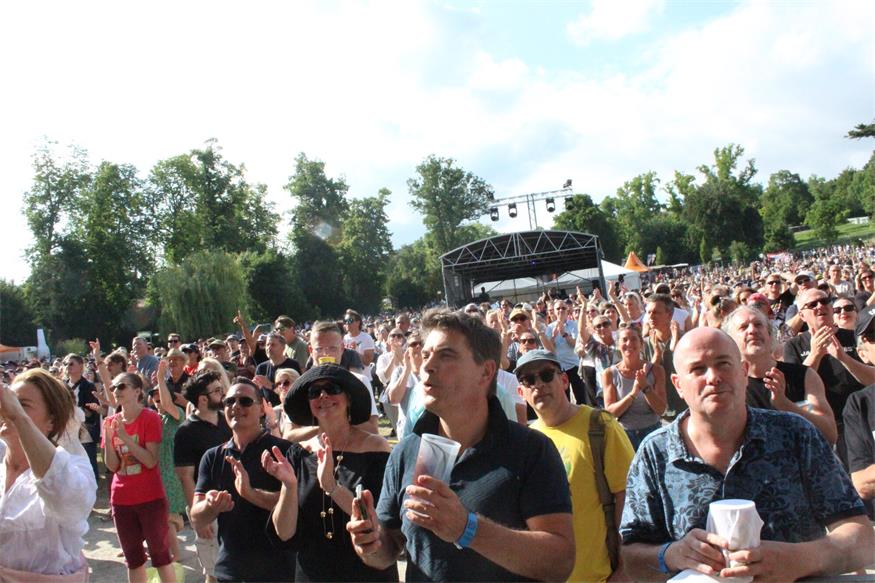Perfekter Festivalstart im Schlosspark: Butterfly dance!