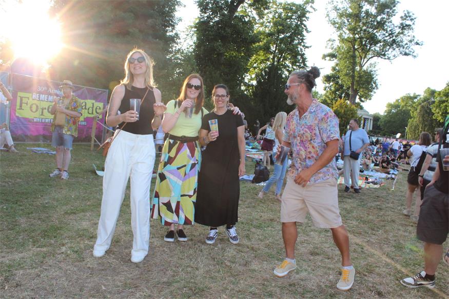 Perfekter Festivalstart im Schlosspark: Butterfly dance!