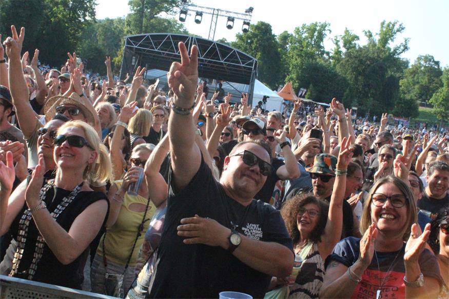 Perfekter Festivalstart im Schlosspark: Butterfly dance!