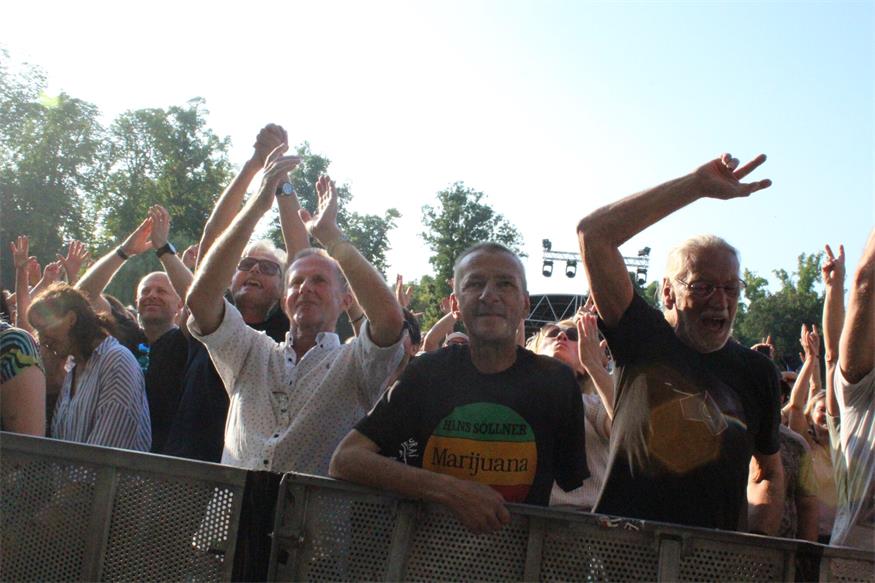 Perfekter Festivalstart im Schlosspark: Butterfly dance!