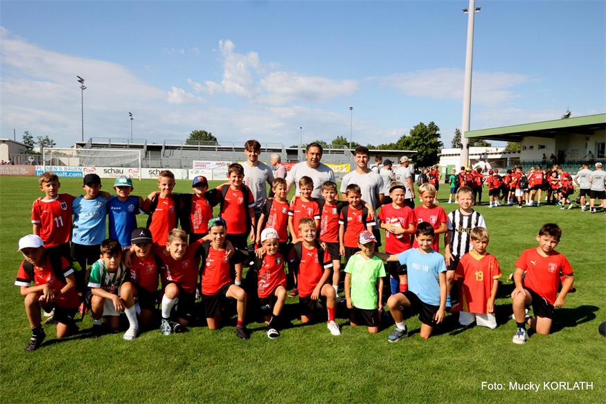 150 Kids beim Parndorfer Fußballcamp