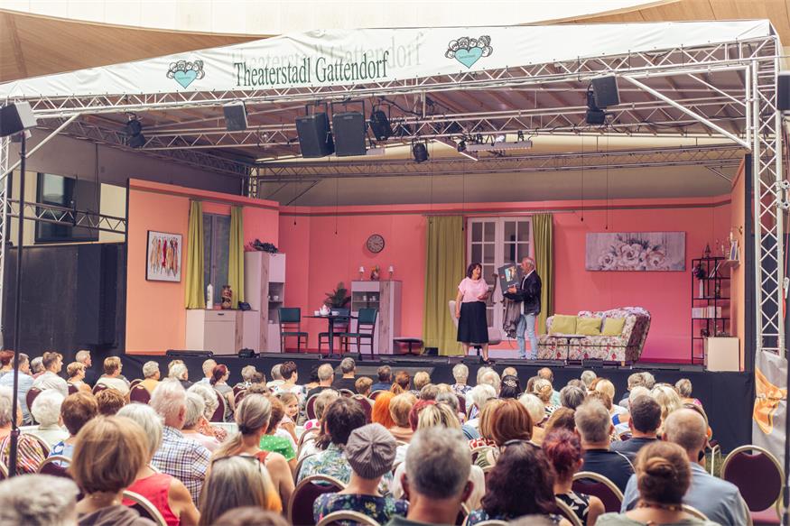 Theaterstadl Gattendorf:  Mit „Pantoffel-Panther“ ins launige Chaos