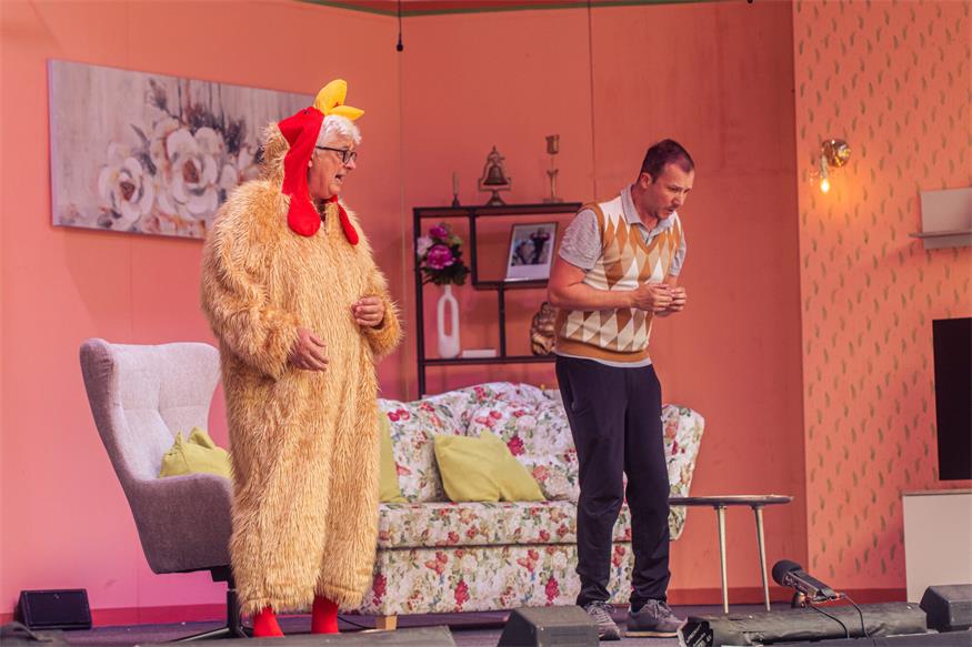 Theaterstadl Gattendorf:  Mit „Pantoffel-Panther“ ins launige Chaos