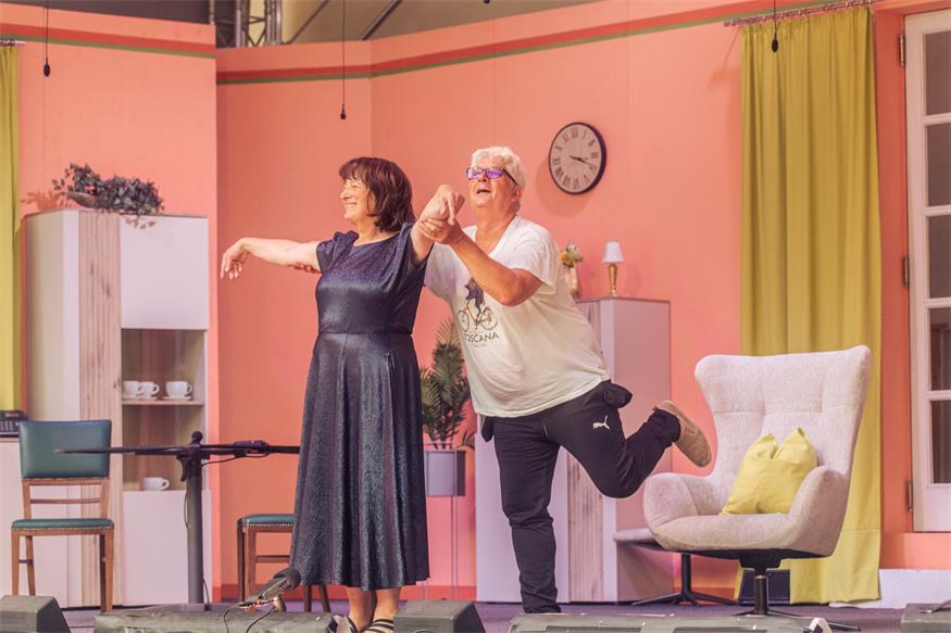 Theaterstadl Gattendorf:  Mit „Pantoffel-Panther“ ins launige Chaos
