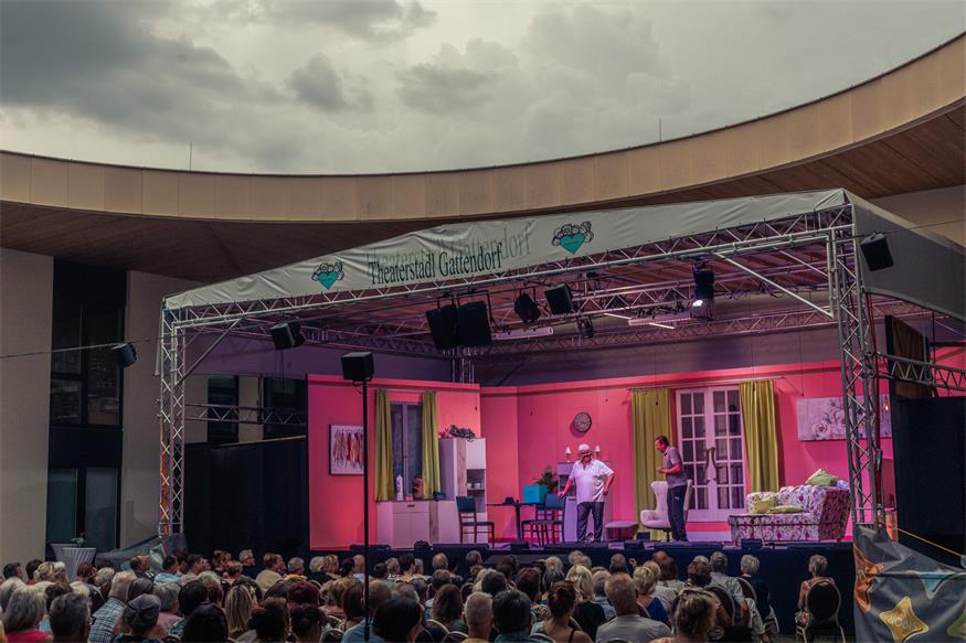 Theaterstadl Gattendorf:  Mit „Pantoffel-Panther“ ins launige Chaos