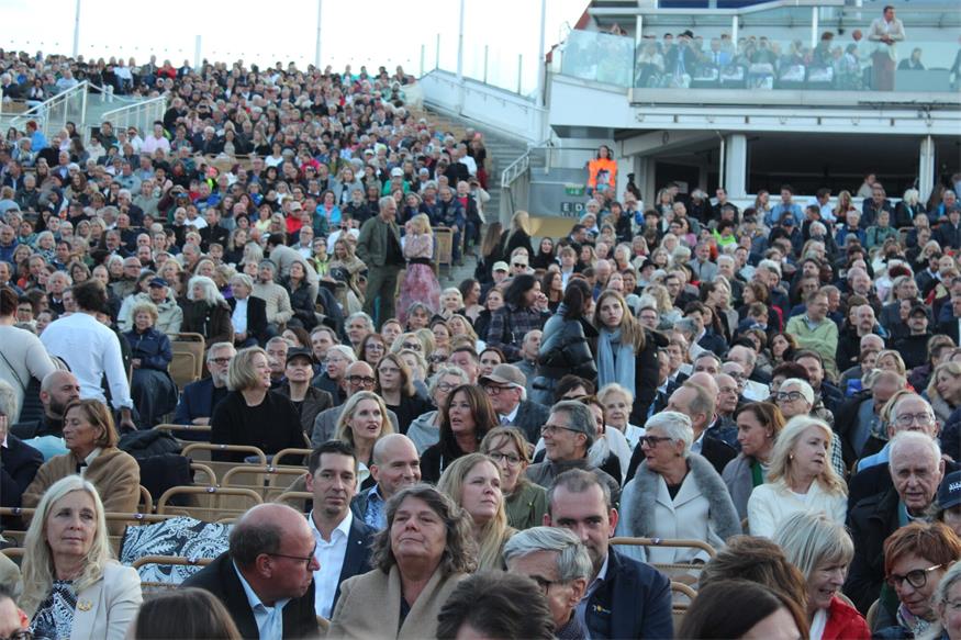 Seefestspiele-Premiere: Promis und 6.000 Gäste im Discofieber