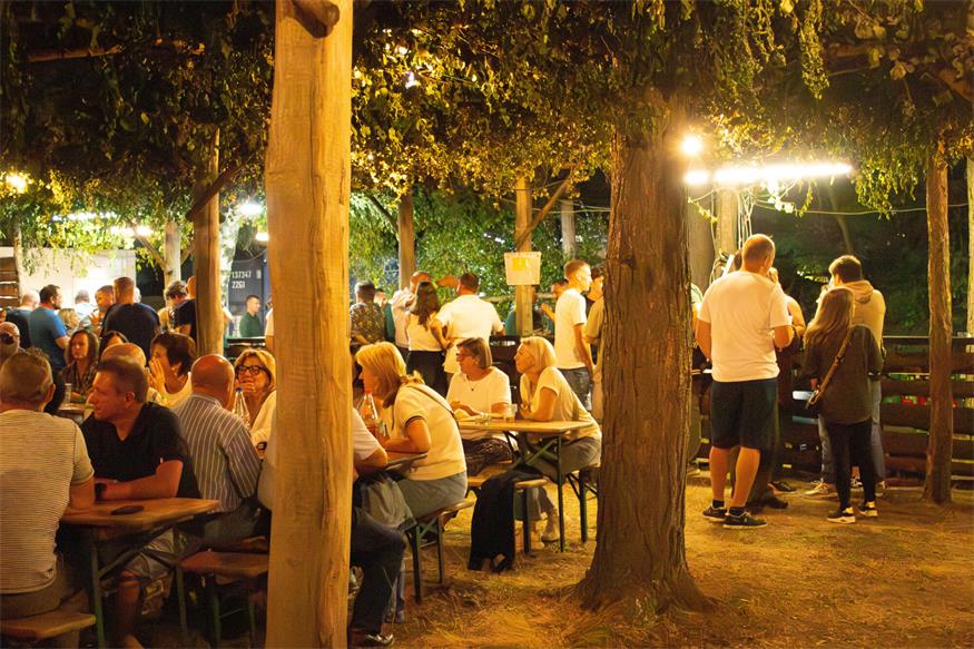 Sommerabend am Weinberg beim Waldfest in Unterfrauenhaid