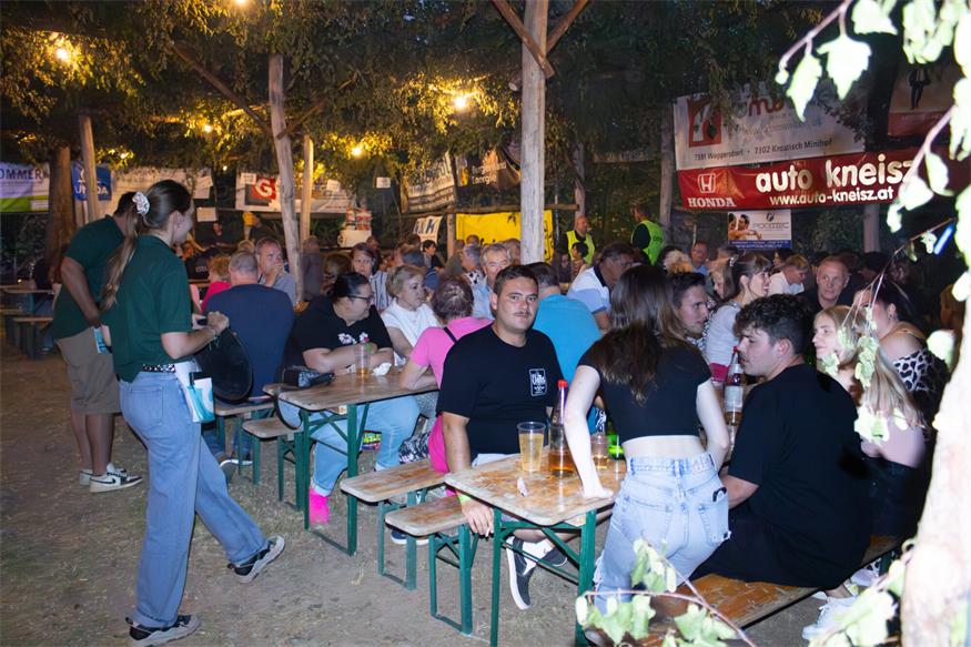 Sommerabend am Weinberg beim Waldfest in Unterfrauenhaid