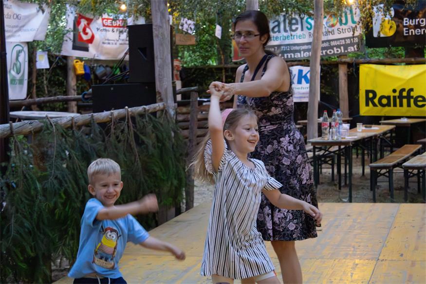 Sommerabend am Weinberg beim Waldfest in Unterfrauenhaid