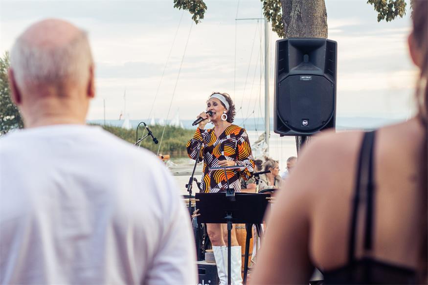 Französische Chansons trafen in Neusiedl auf lateinamerikanische Küche