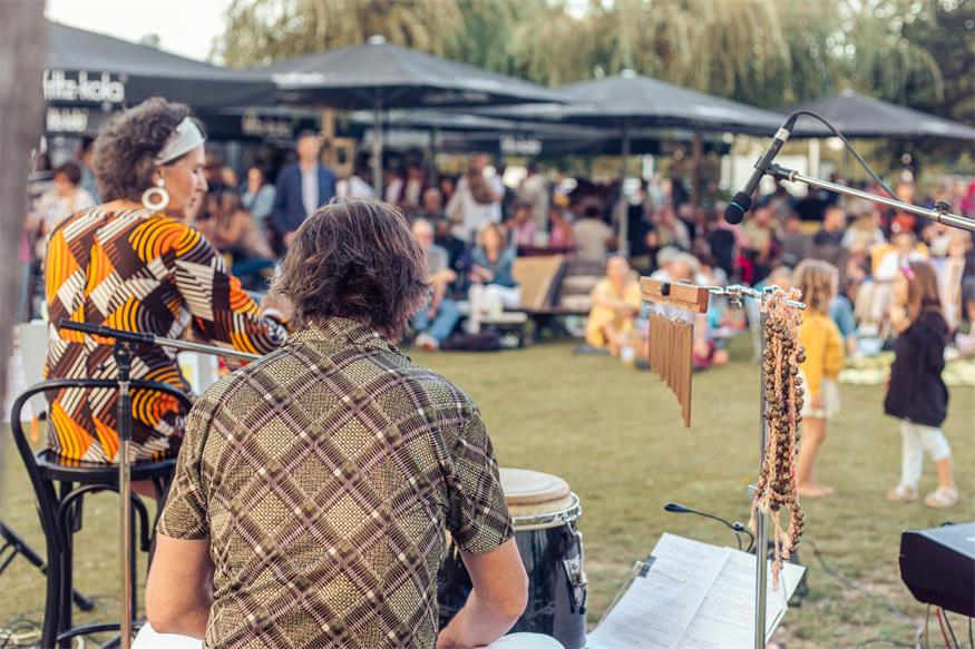 Französische Chansons trafen in Neusiedl auf lateinamerikanische Küche