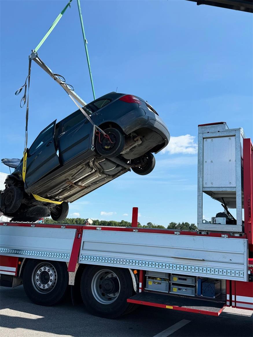 Kollision zweier Pkw auf Kreuzung zwischen Unterloisdorf und Frankenau