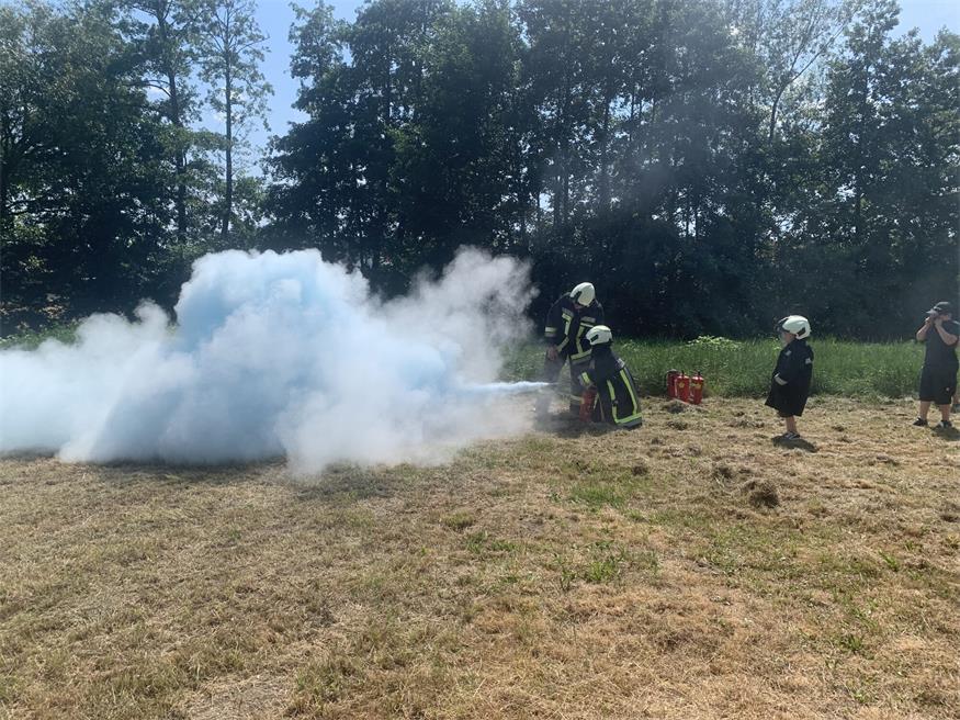 Kinder erlebten die Feuerwehrjugend Lackenbach in Action