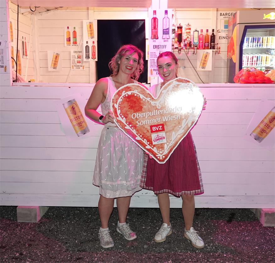 Zahlreiche Dirndl und Lederhosn beim Auftakt in Oberpullendorf