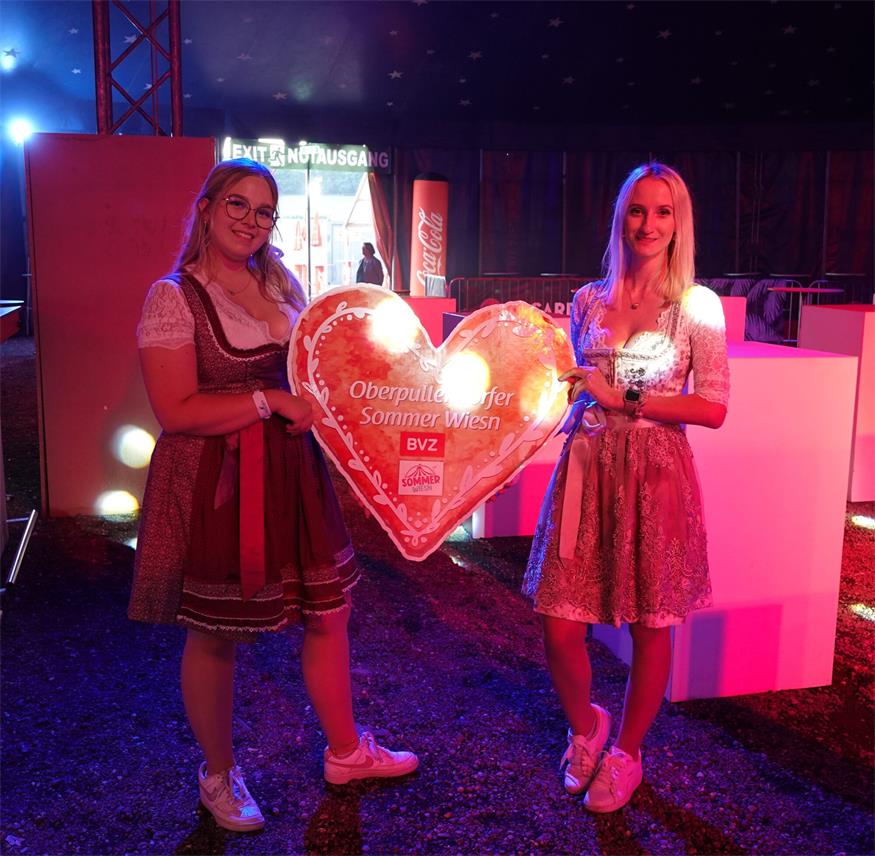 Zahlreiche Dirndl und Lederhosn beim Auftakt in Oberpullendorf