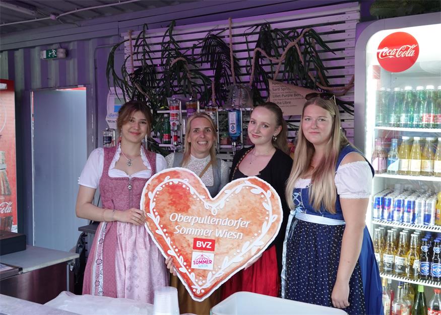 Zahlreiche Dirndl und Lederhosn beim Auftakt in Oberpullendorf